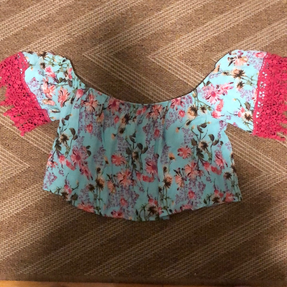SOLEMIO Floral/Crochet Off Shoulder Crop Top 🌸